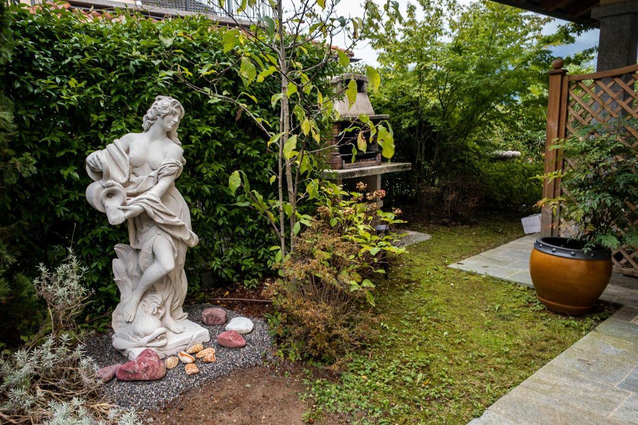 Le Petit Palais Villa Plesio Kültér fotó